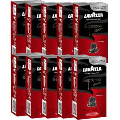 Détail de plusieurs boîtes de Lavazza Maestro Classico — 100 capsules compatibles Nespresso, couleurs rouge et noir