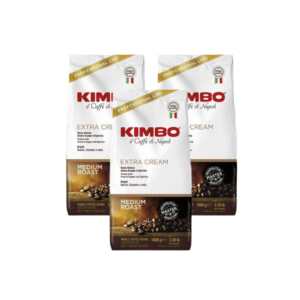 Κόκκοι καφέ KIMBO EXTRA CREAM – 3 σακουλάκια του 1 κιλού, λευκή και μαύρη συσκευασία με χρυσό λογότυπο και γράμματα.