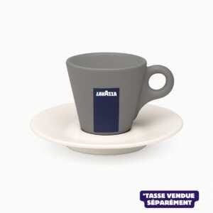 Pires em porcelana branca Lavazza com chávenas de café expresso cinzentas, logótipo azul visível, conjunto de 12 peças.
