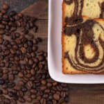 Torta marmoleada de café y vainilla